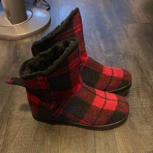 Red plaid boots with furry lining size 9.5